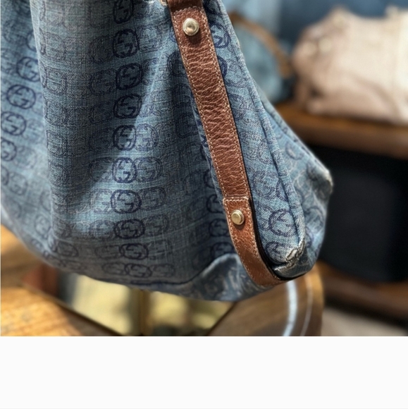 Gucci blue denim monogram tote with snap closure - Picture 3 of 6